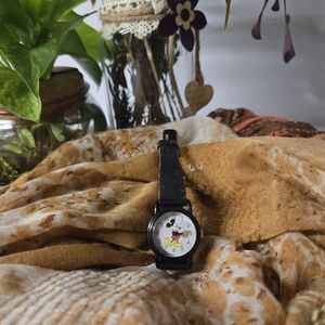 Vintage Lorus Mickey Mouse Quartz Watch V501-0130 Disney